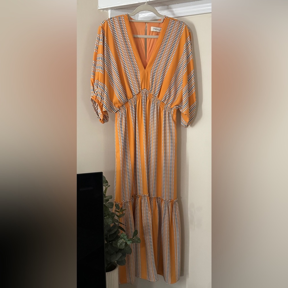 Like new Taylor maxi dress sz 10